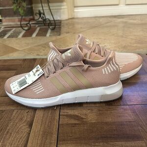 ADIDAS - woman’s swift run